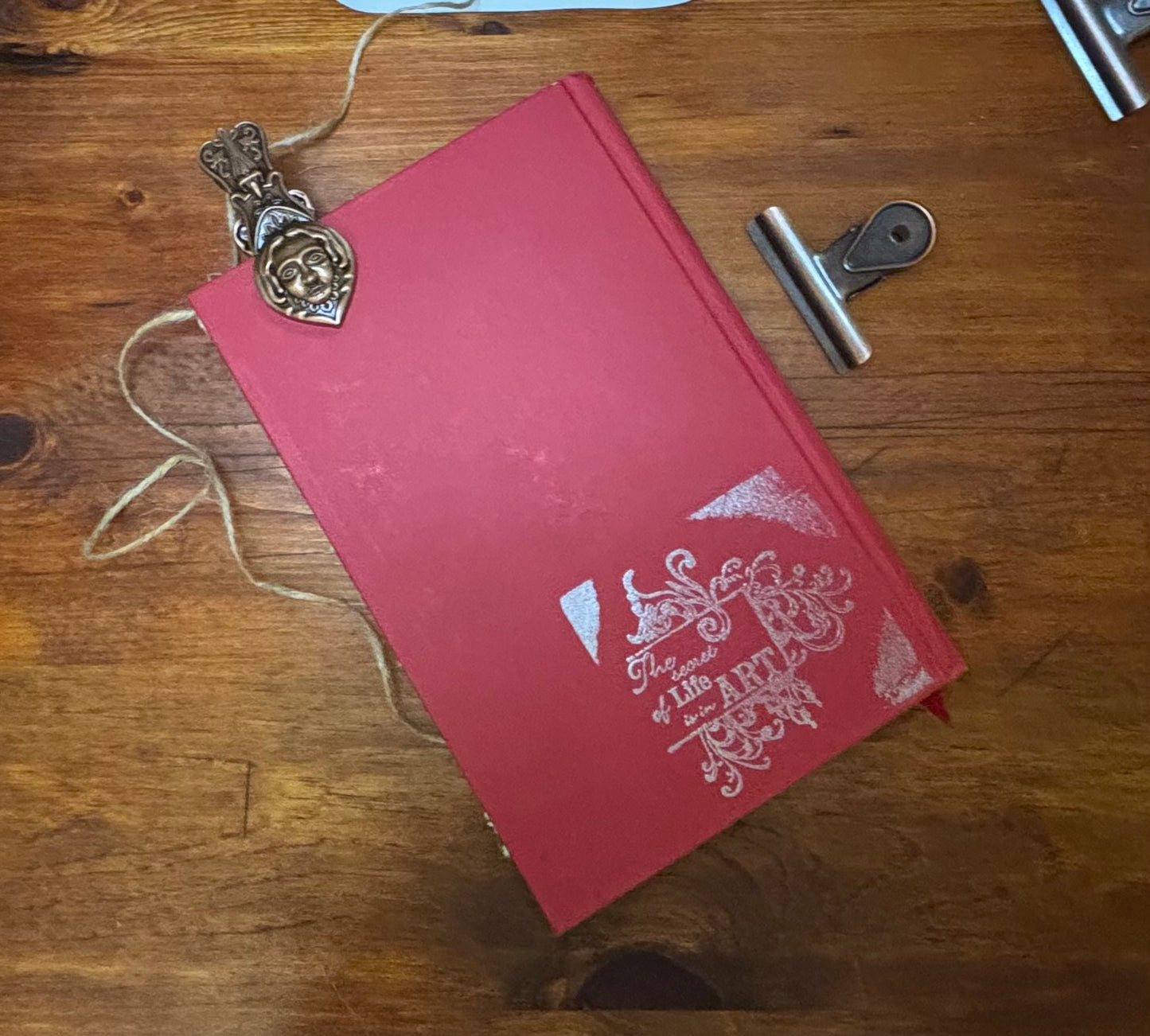 The Shadow Between Us -Levenseller