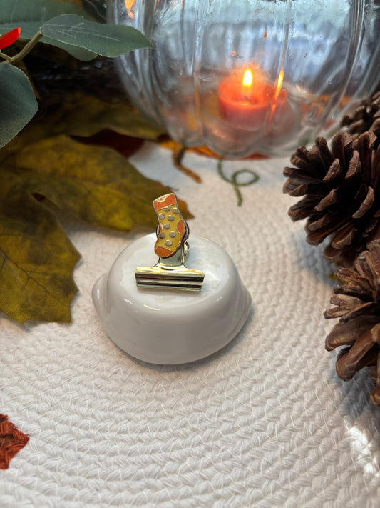 Cozy Toes Bulldog Clip